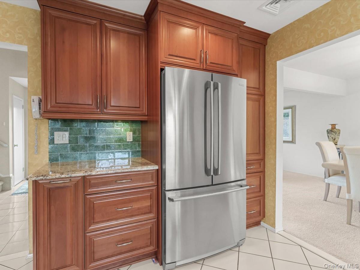 16 Hillvale Road Syosset, NY 11791 - Photo 10 of 30