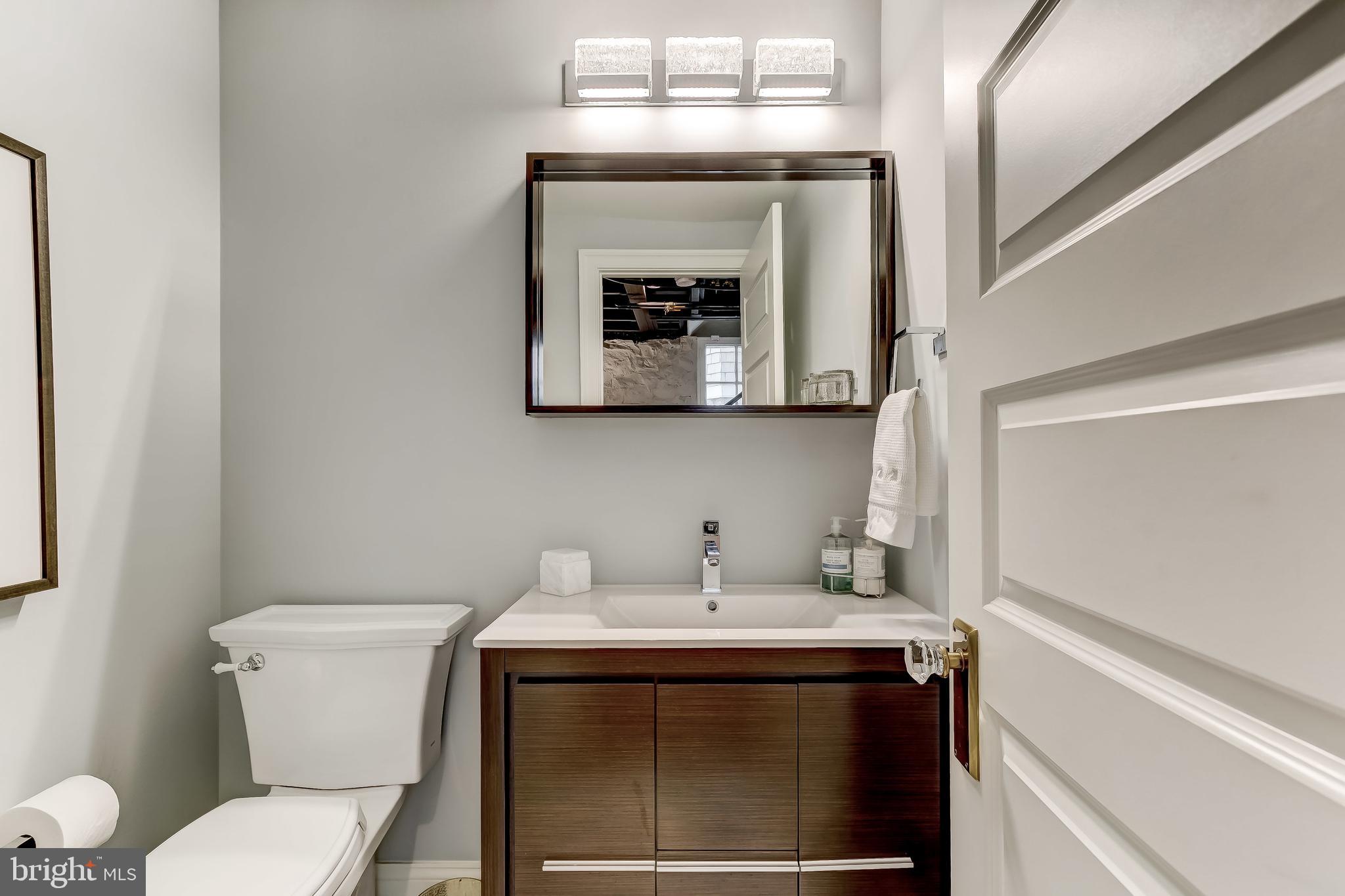 210 Club Road Baltimore, MD 21210 - Photo 60 of 69 Powder Room