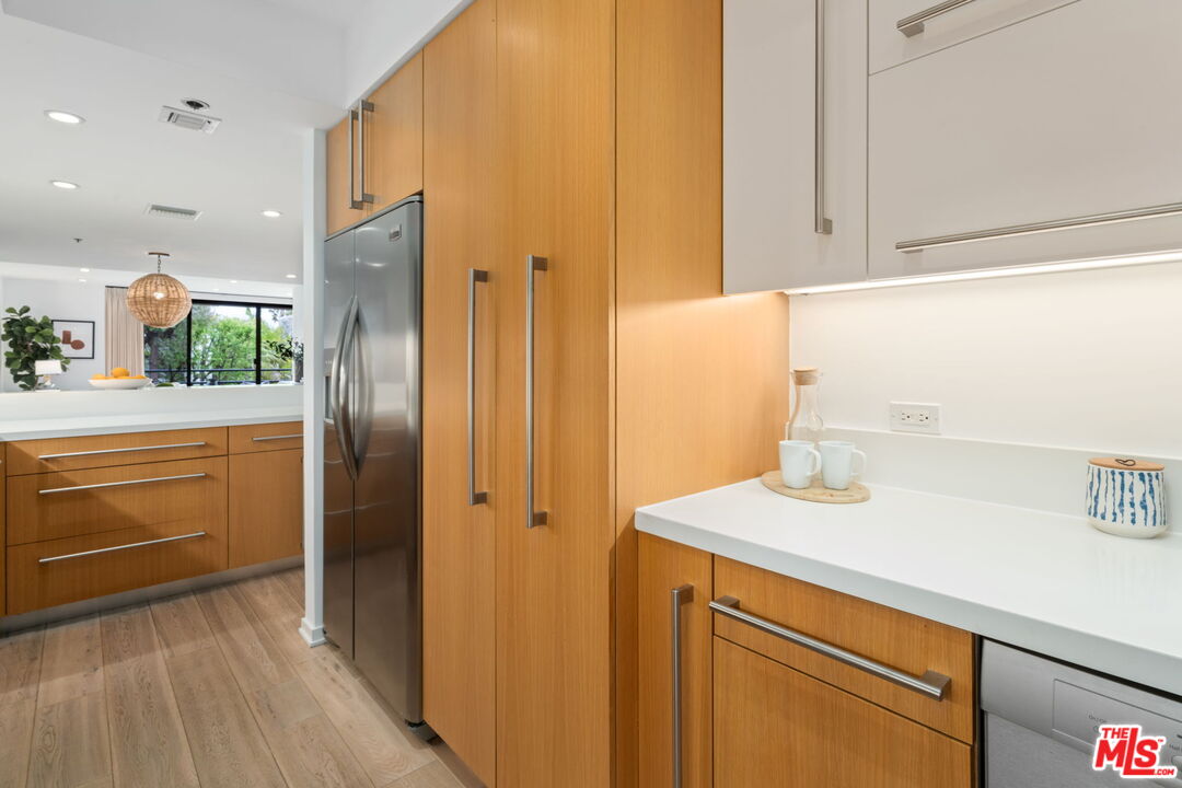 2940 Neilson Way, Unit 204 Santa Monica, CA 90405 - Photo 17 of 43