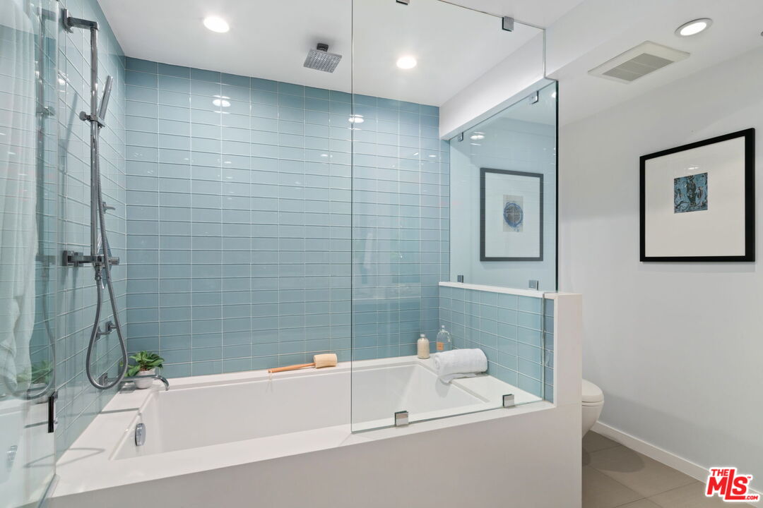 2940 Neilson Way, Unit 204 Santa Monica, CA 90405 - Photo 26 of 43