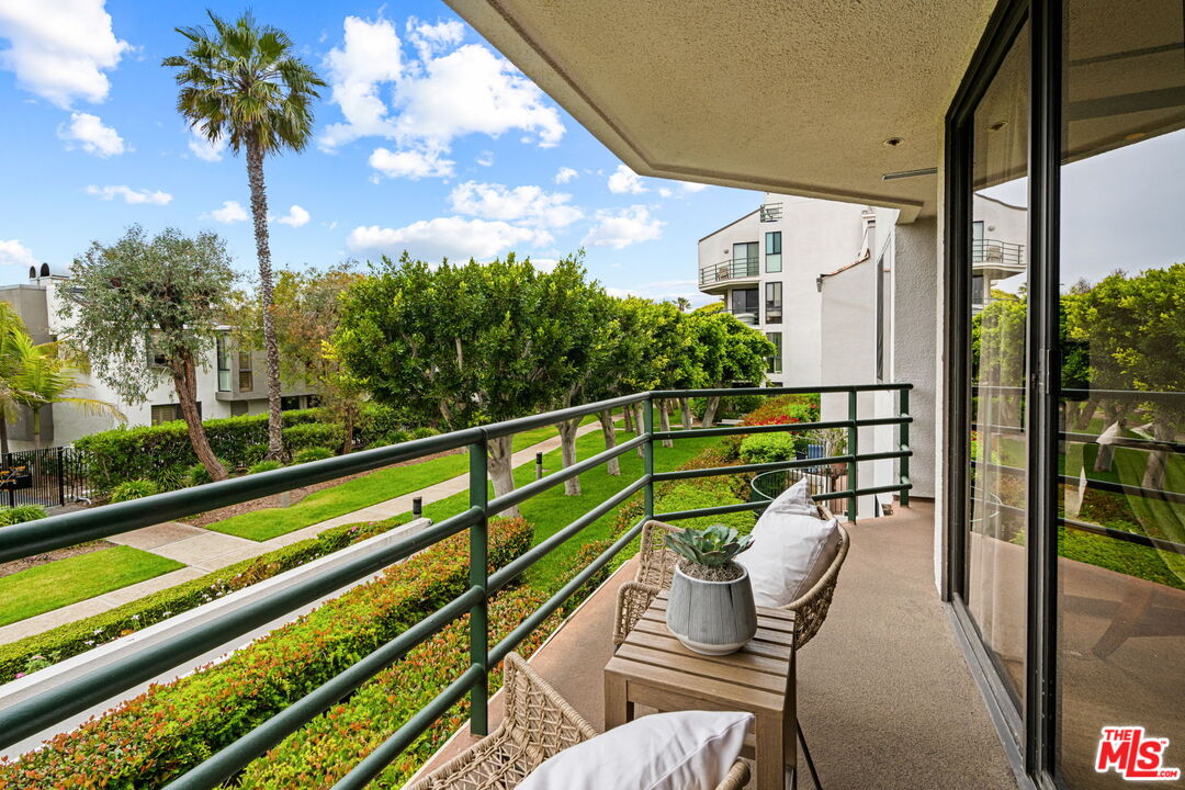 2940 Neilson Way, Unit 204 Santa Monica, CA 90405 - Photo 6 of 43