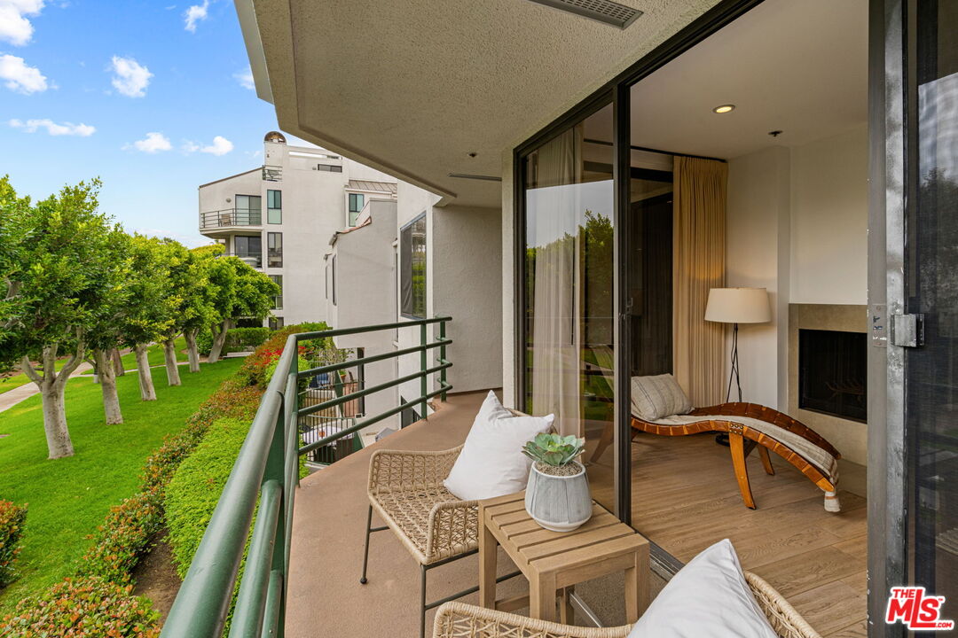 2940 Neilson Way, Unit 204 Santa Monica, CA 90405 - Photo 8 of 43