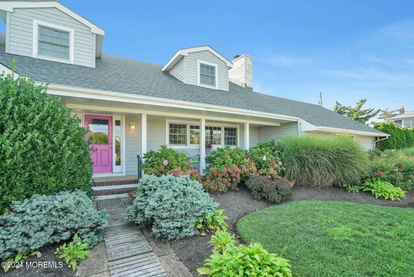 $3,900,000 | 919 Ocean Avenue, Mantoloking, NJ 08738