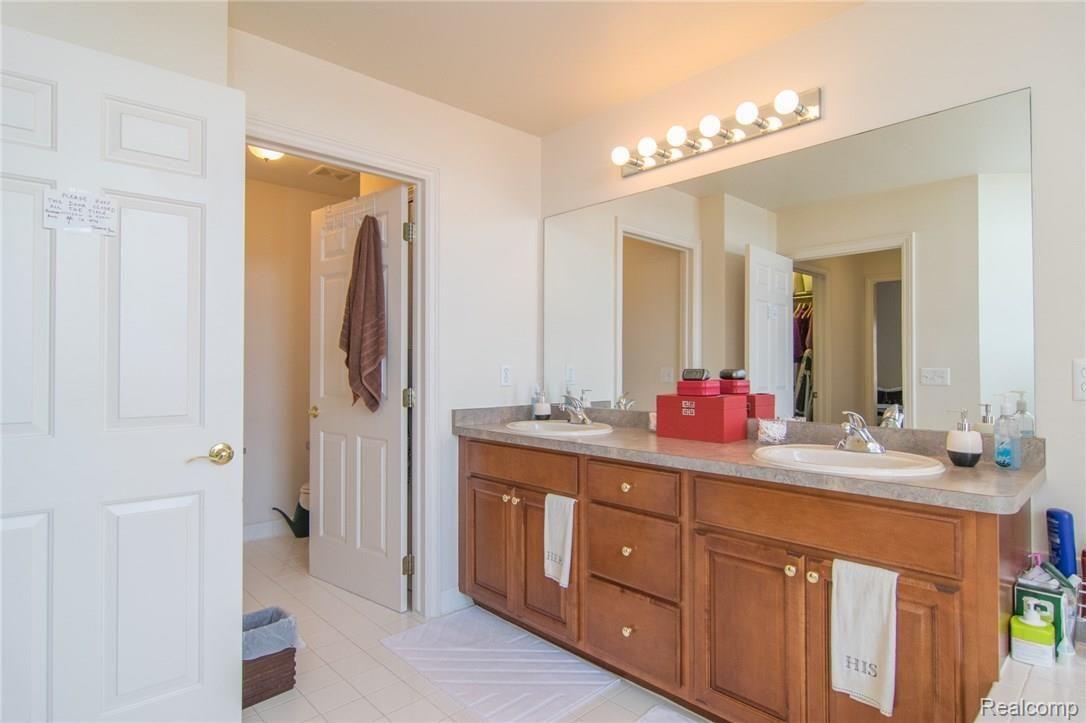 48006 Gladstone Road Canton, MI 48188 - Photo 31 of 66 DSC_0653.jpg