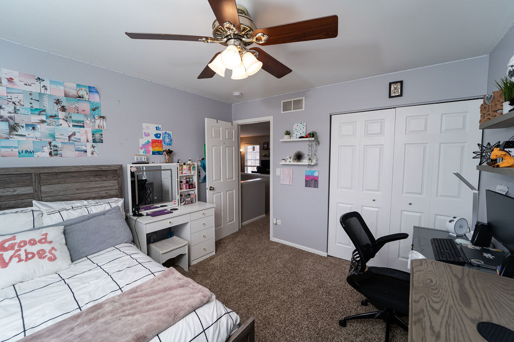 364 Littleton Trail Elgin, IL 60120 - Photo 24 of 36 a bedroom with a workspace
