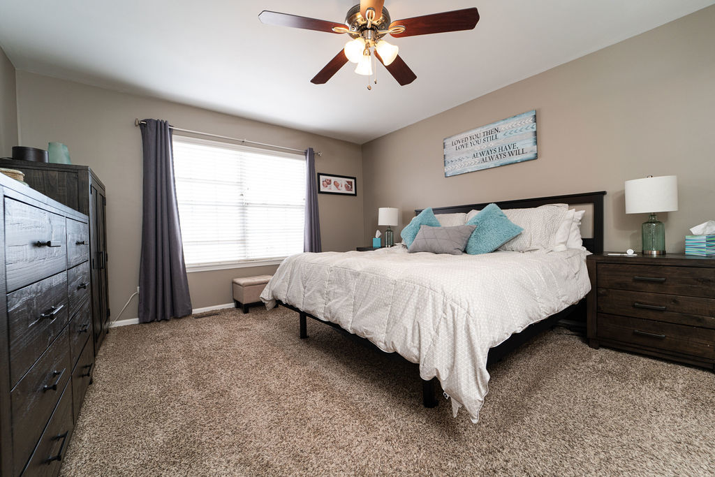 364 Littleton Trail Elgin, IL 60120 - Photo 33 of 36 a bedroom with a bed and a window
