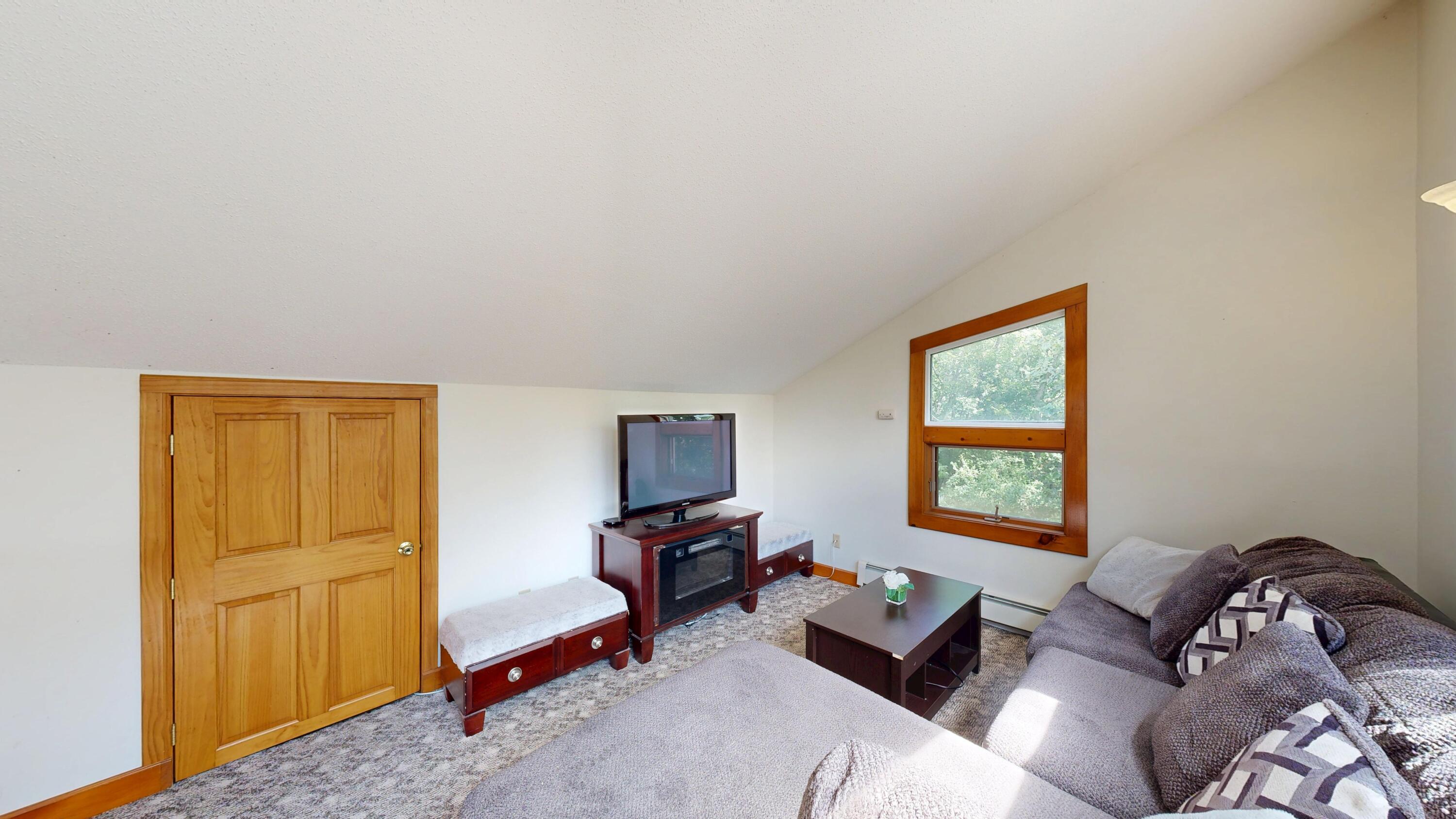 W5269 East Point Road Hamilton, WI 54669 - Photo 28 of 53 Loft