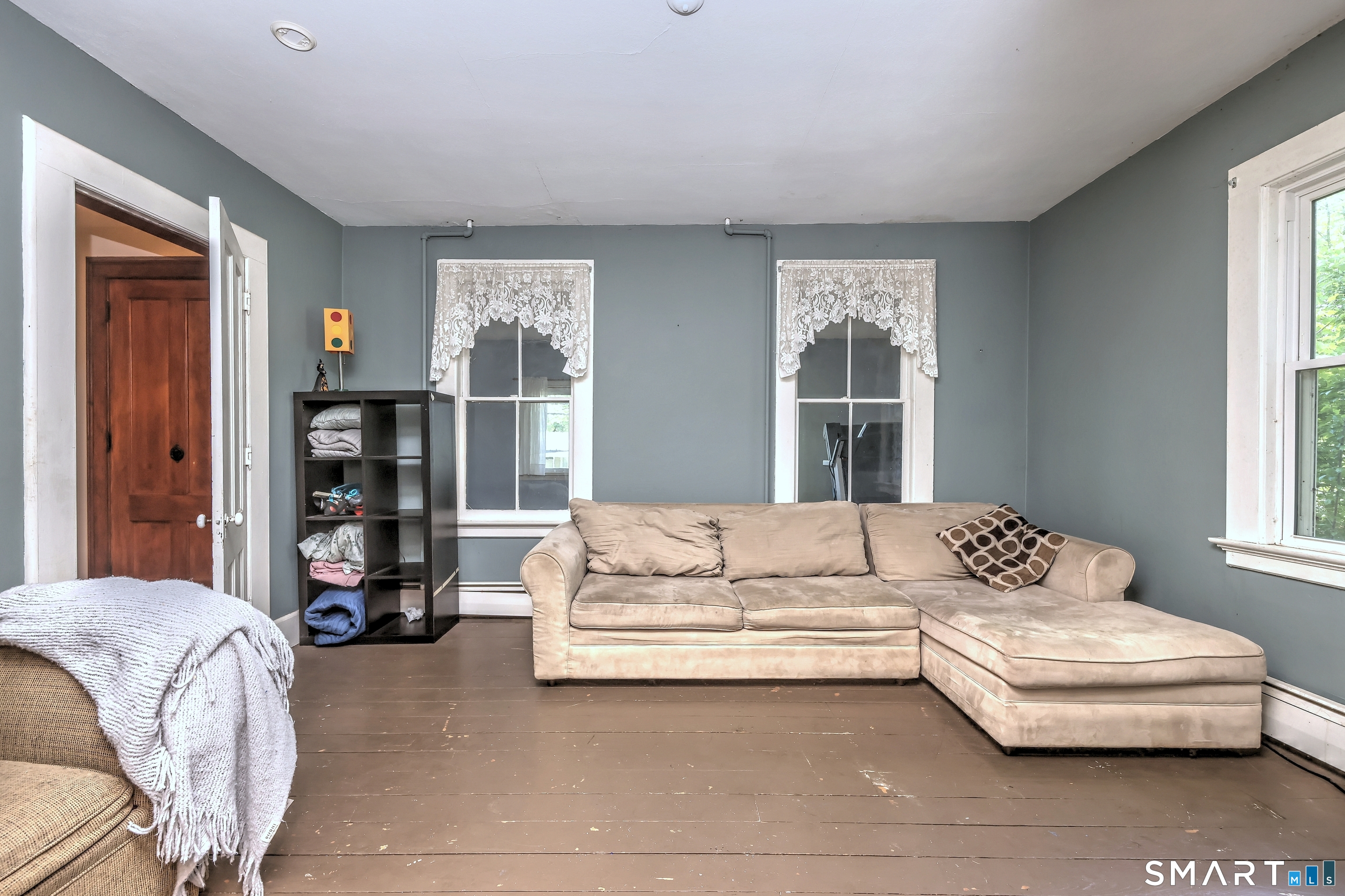 186 Jones Hill Road West Haven, CT 06516 - Photo 10 of 33 a living room with furniture and a window