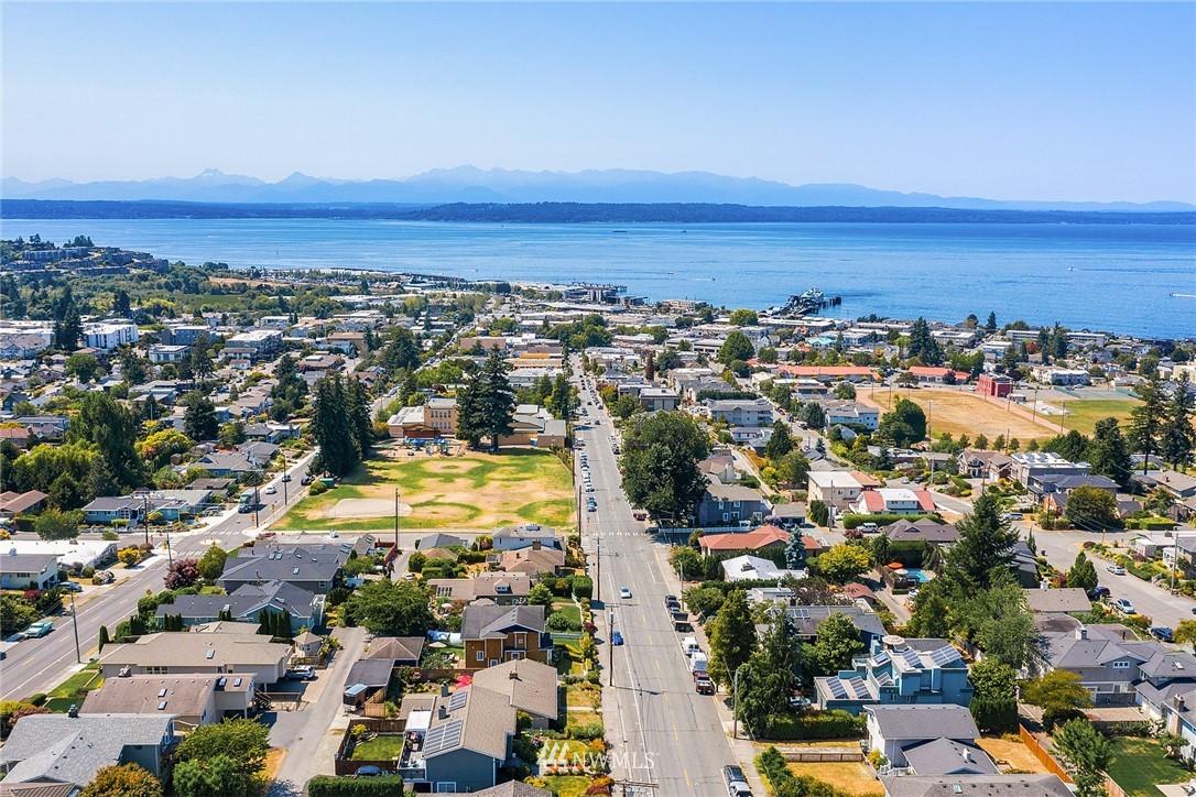 830 Main Street Edmonds, WA 98020 - Photo 29 of 29 an aerial view of residential building and lake