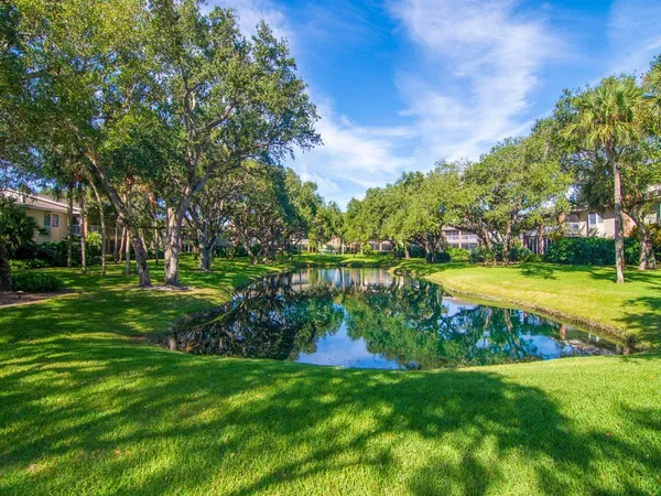 $3,500 | 133 East Park Shores Circle, Unit 4E, Indian River Shores, FL 32963
