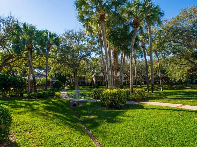 $3,500 | 133 East Park Shores Circle, Unit 4E, Indian River Shores, FL 32963