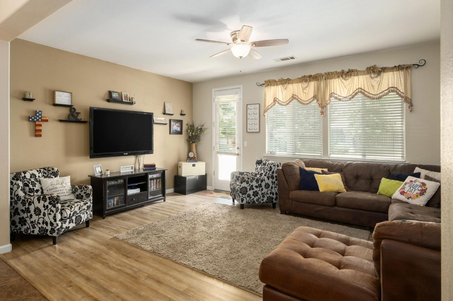 454 Sierra Avenue Reedley, CA 93654 - Photo 9 of 25 a living room with furniture and a flat screen tv