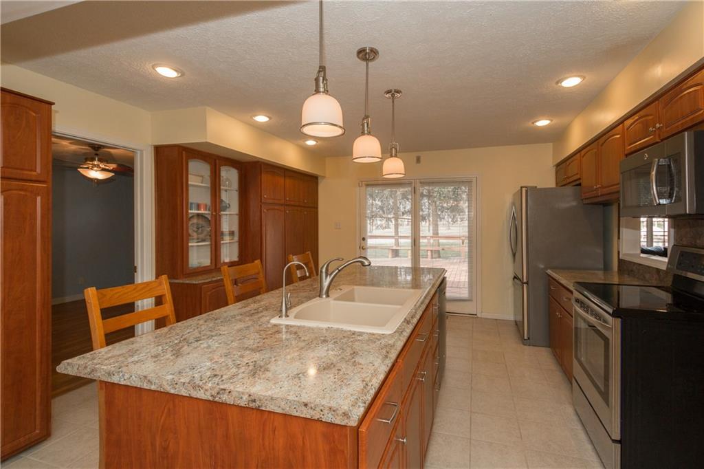 3370 Manning Road Indianapolis, IN 46228 - Photo 3 of 25 Gallery Image 3