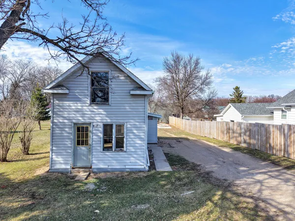 $39,900 | 418 Main Street East, Detroit Lakes, MN 56501