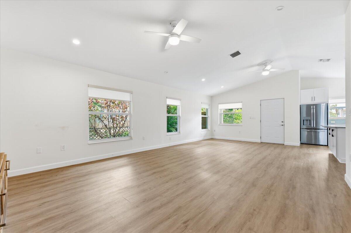 530 Northeast 3rd Avenue Delray Beach, FL 33444 - Photo 5 of 33 05-CHP_0651