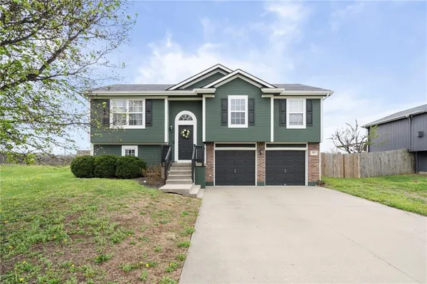 $299,900 | 705 Fall Creek Circle, Belton, MO 64012