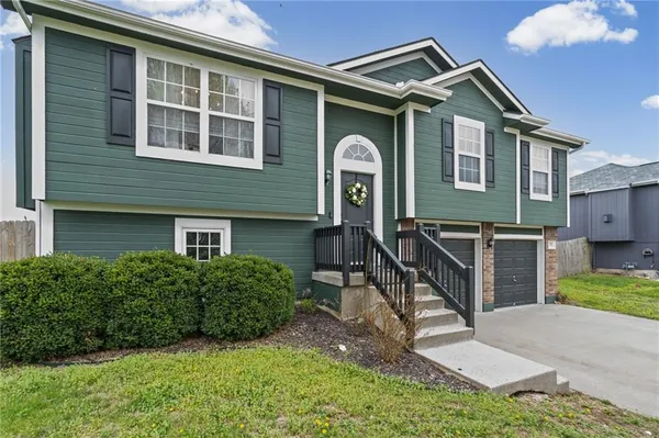 $299,900 | 705 Fall Creek Circle, Belton, MO 64012