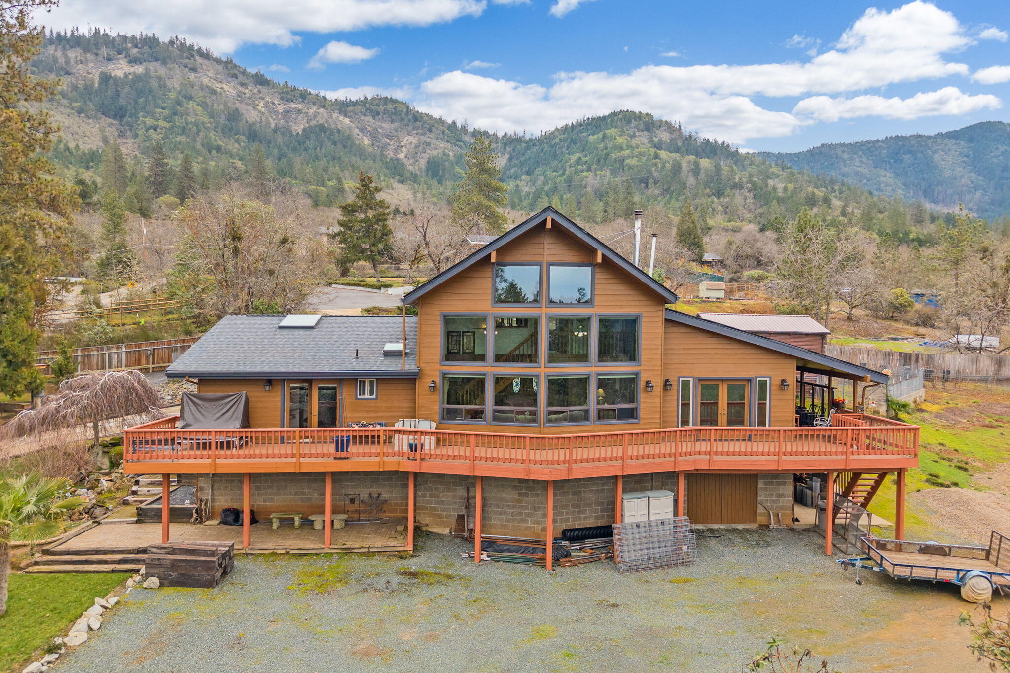 301 Trollview Road Grants Pass, OR 97527 - Photo 3 of 52 3