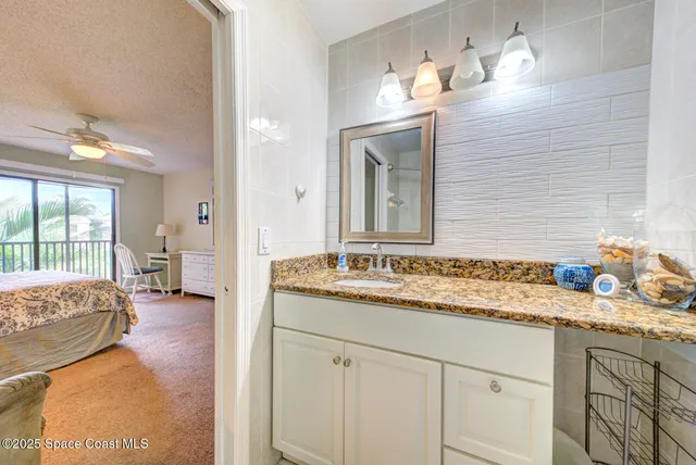 a en suite bathroom with a sink and a mirror