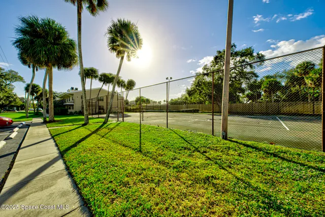 a sign that is sitting on a brick wall