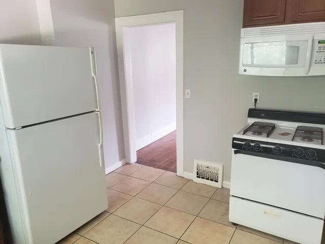 $1,200 | 758 West Huron Street, Pontiac, MI 48341