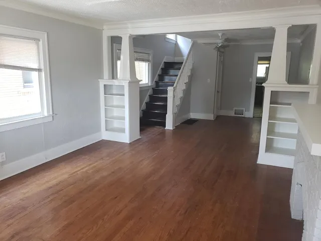 $1,200 | 758 West Huron Street, Pontiac, MI 48341