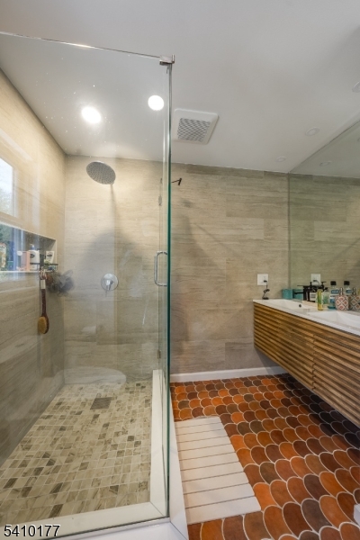 250 Old Short Hills Road Short Hills, NJ 07078 - Photo 17 of 38 a bathroom with a shower