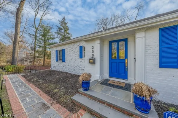 $1,795,000 | 250 Old Short Hills Road, Short Hills, NJ 07078