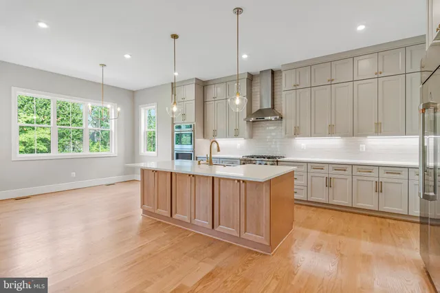 $2,660,000 | 2300 Meridian Street, Falls Church, VA 22046
