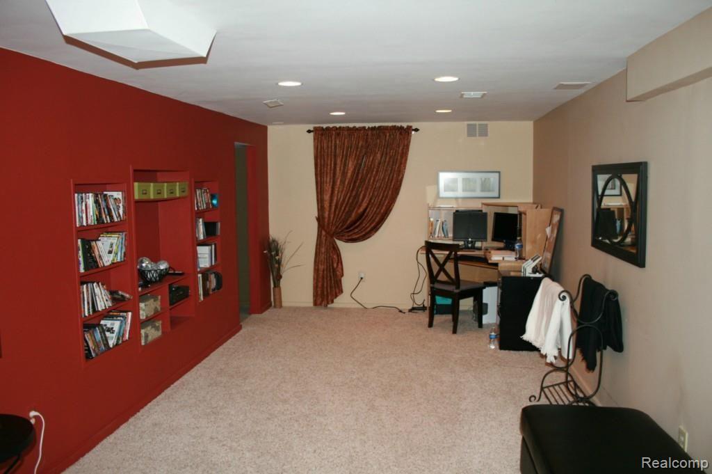 9235 Kestrel Ridge Road Brighton, MI 48116 - Photo 16 of 17 10 lower.jpg