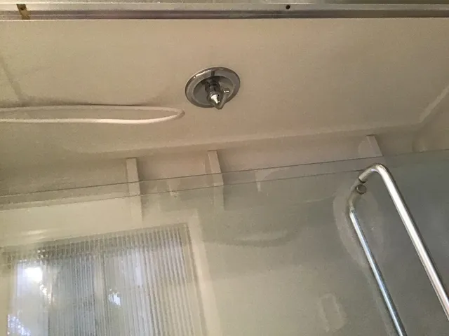 a view of utility room