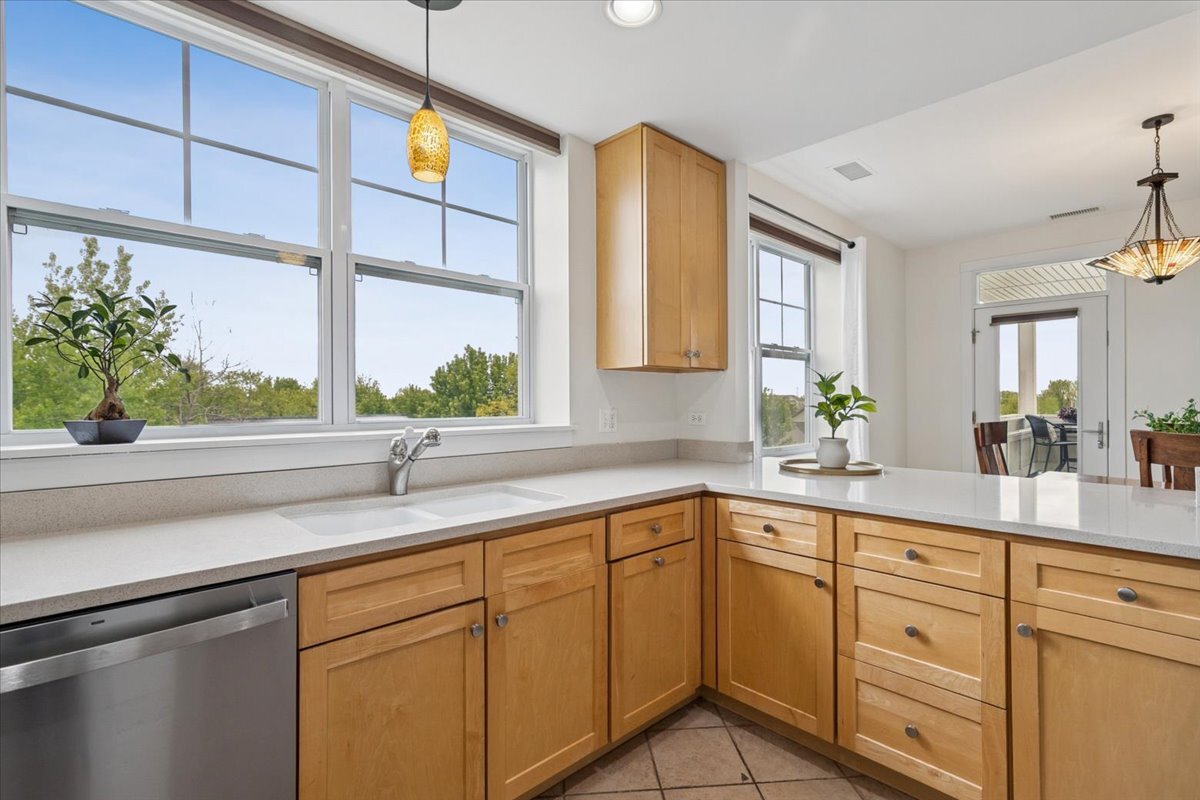 977 Harris Road, Unit 34 Grayslake, IL 60030 - Photo 10 of 33 Gallery Image 10
