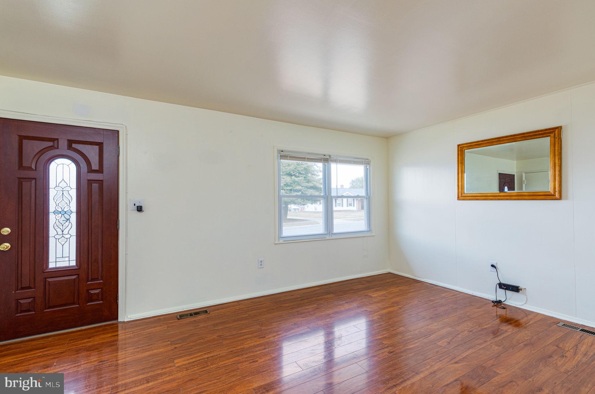 1911 Juniper Road Edgewood, MD 21040 - Photo 5 of 22 Living Room