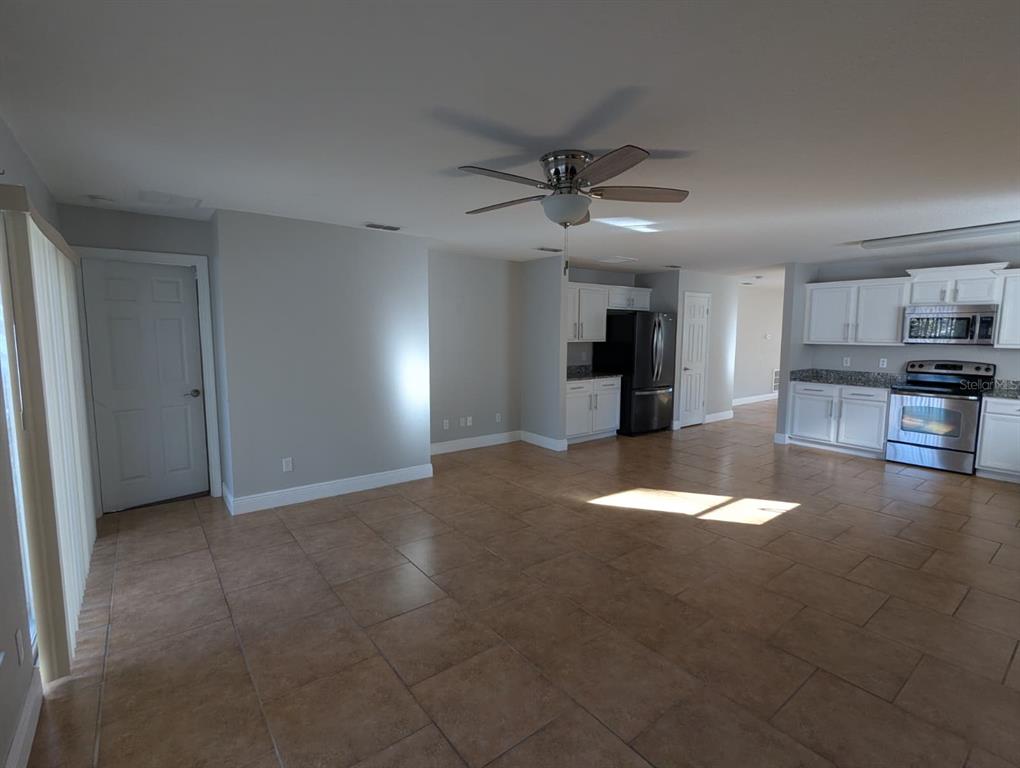 1538 Algonkin Loop Orlando, FL 32828 - Photo 22 of 48 a view of a livingroom with a kitchen