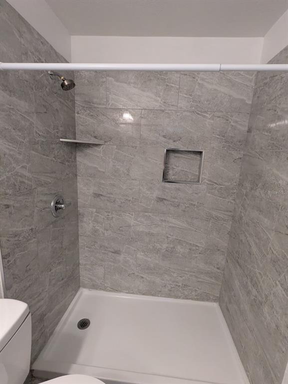 1538 Algonkin Loop Orlando, FL 32828 - Photo 30 of 48 a bathroom with a shower and a toilet