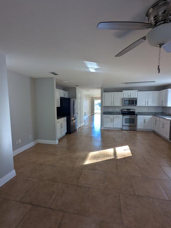 1538 Algonkin Loop Orlando, FL 32828 - Photo 4 of 48 a view of a hallway with seating area