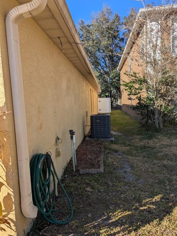 1538 Algonkin Loop Orlando, FL 32828 - Photo 10 of 48 a backyard of a house