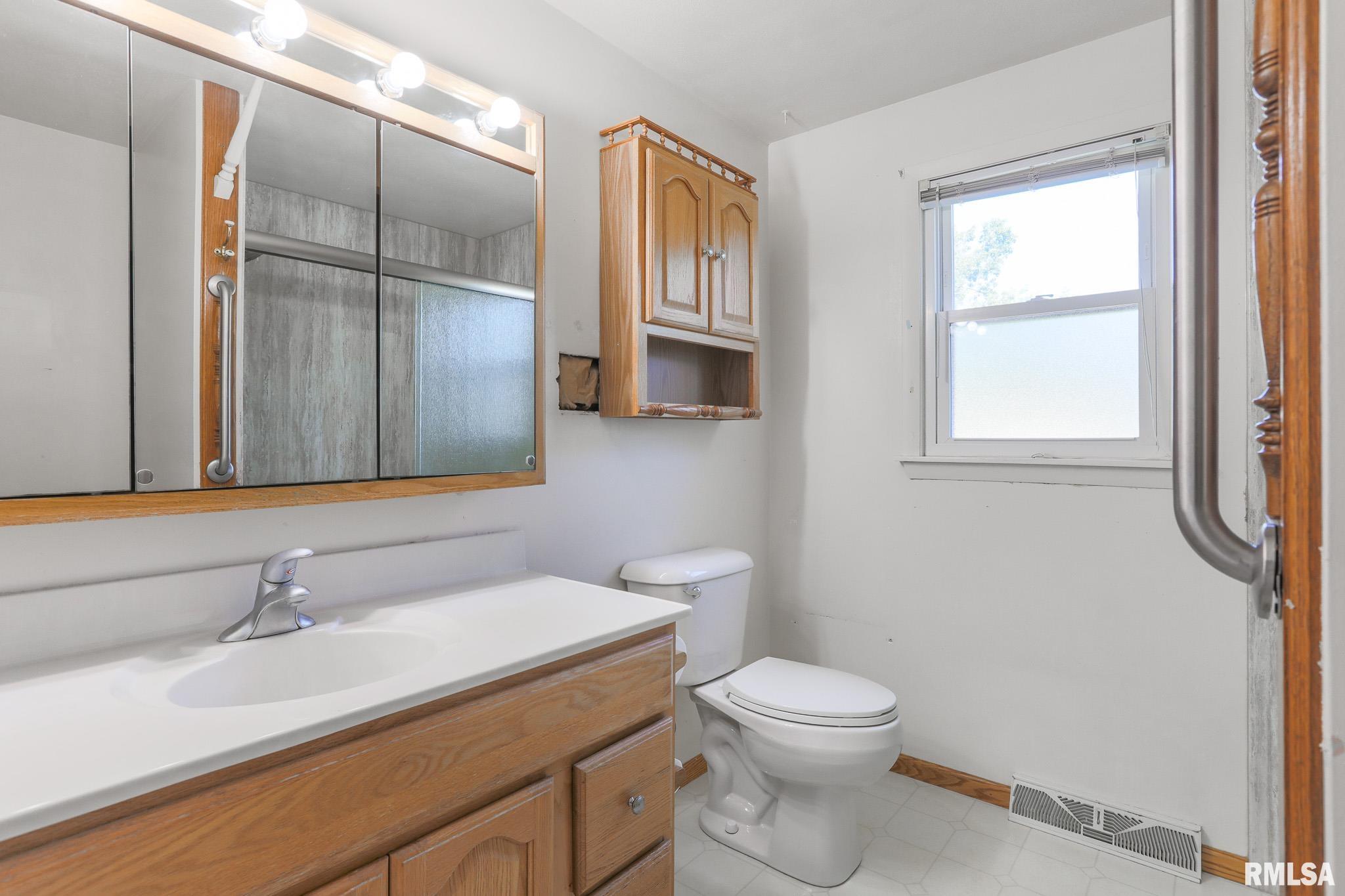 1203 Springfield Road East Peoria, IL 61611 - Photo 16 of 29 Gallery Image 16