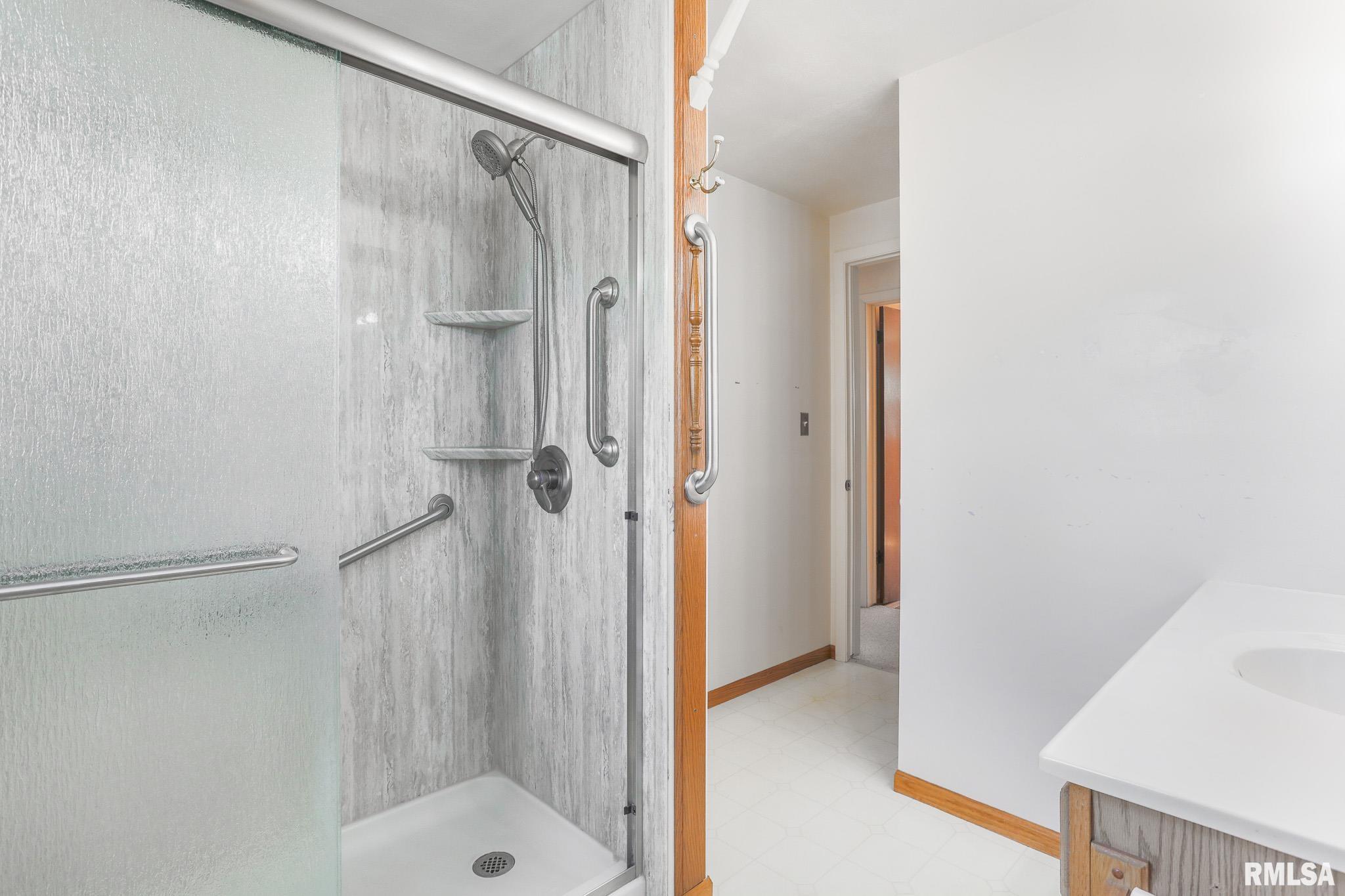 1203 Springfield Road East Peoria, IL 61611 - Photo 17 of 29 Gallery Image 17
