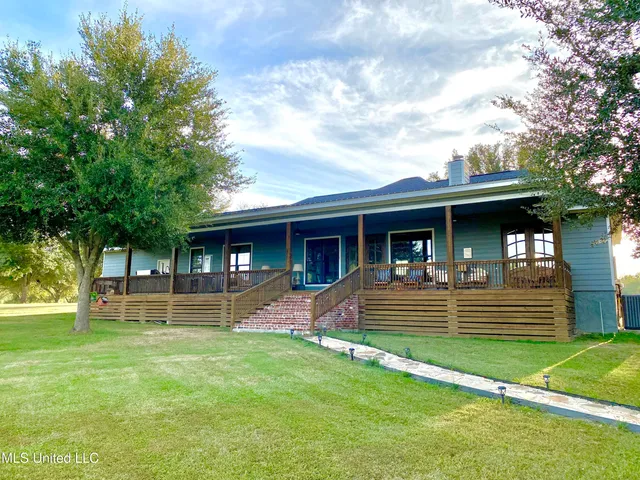 $400,000 | 11 Long Island Road, Poplarville, MS 39470