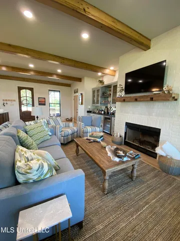 $400,000 | 11 Long Island Road, Poplarville, MS 39470