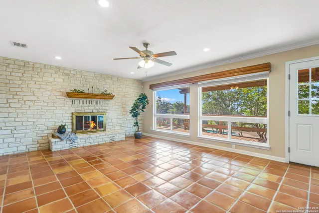 a view of a livingroom with a workspace