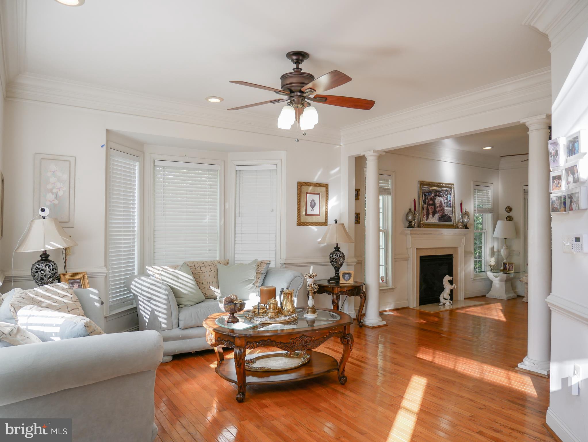 10409 Colesville Road Silver Spring, MD 20901 - Photo 11 of 30 Living Room
