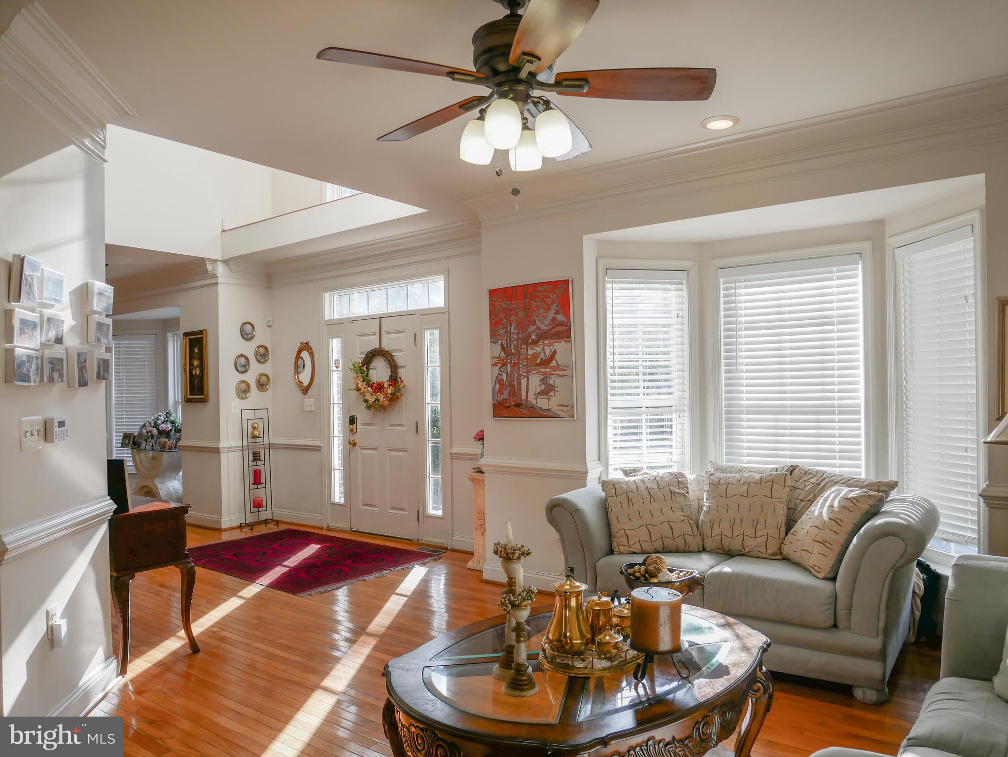 10409 Colesville Road Silver Spring, MD 20901 - Photo 13 of 30 Living Room
