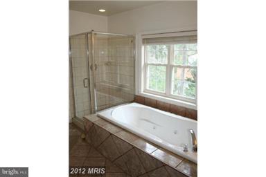 10409 Colesville Road Silver Spring, MD 20901 - Photo 20 of 30 Bath (Master)
