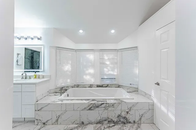 $829,900 | 120 Pratt Boulevard, Schaumburg, IL 60193