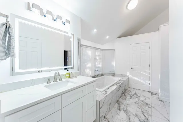 $829,900 | 120 Pratt Boulevard, Schaumburg, IL 60193