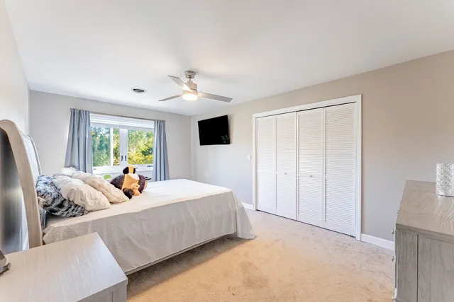 $829,900 | 120 Pratt Boulevard, Schaumburg, IL 60193