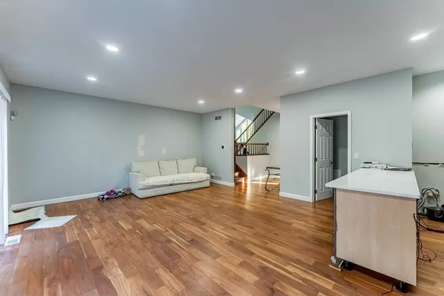 $829,900 | 120 Pratt Boulevard, Schaumburg, IL 60193