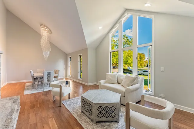 $829,900 | 120 Pratt Boulevard, Schaumburg, IL 60193